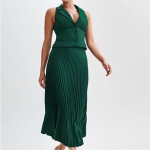 NWT Twyla pleated suiting maxi skirt in forest green